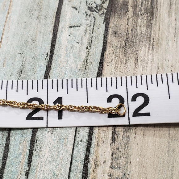 Marathon 12k GF Flower  Locket - Picture 6 of 16